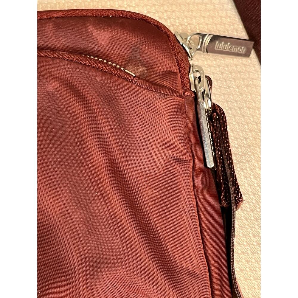Lululemon Everywhere Belt Bag 1L One Size Red Merlot RDMR 59719 - Picture 3 of 12